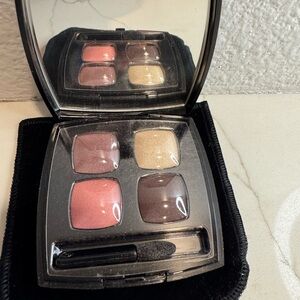CHANEL Lumières Facettes Eyeshadow in Black Case